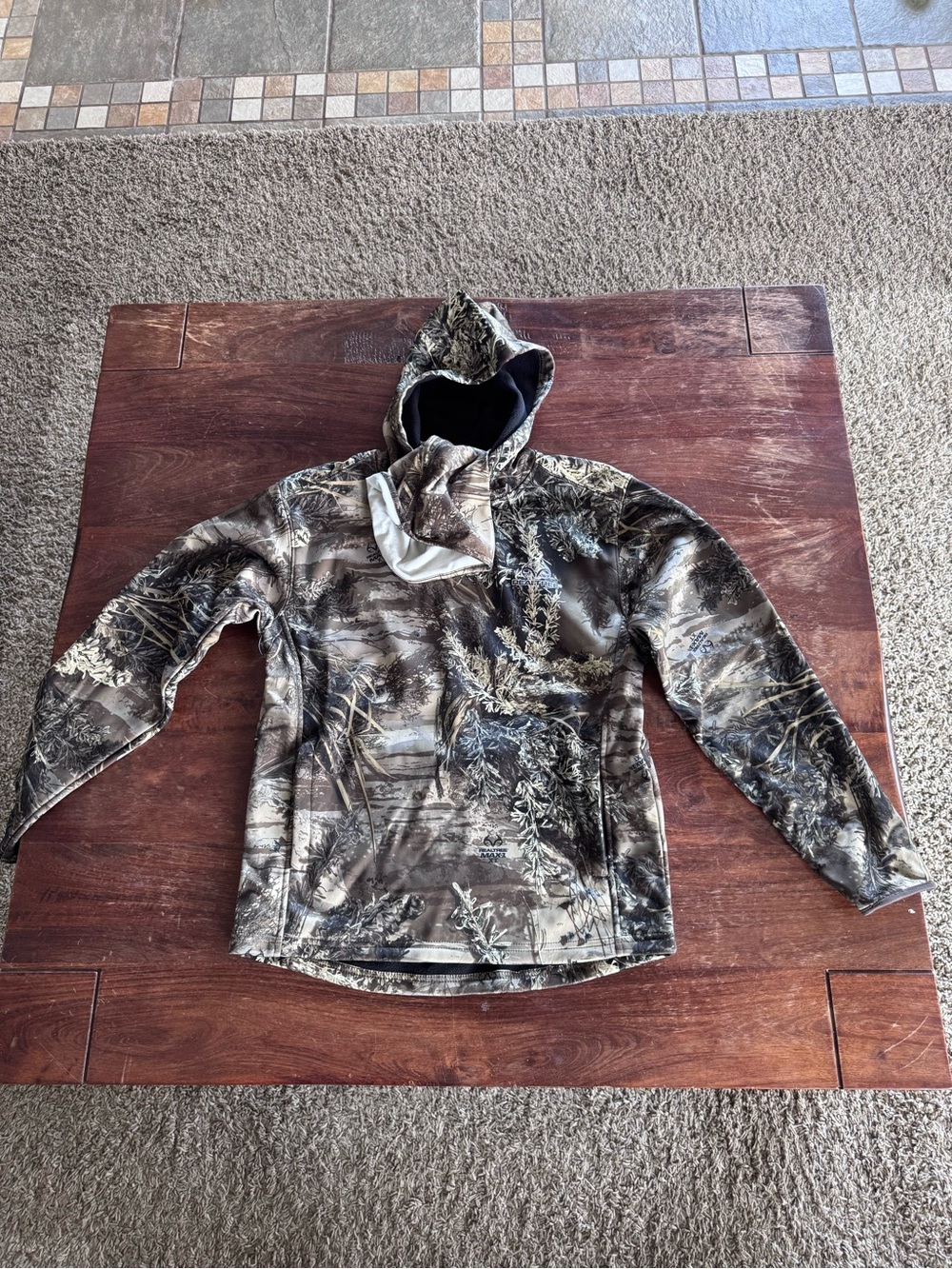 Realtree Youth 10-12 Camouflage Hoodie w/neck gator - Realtree Logo
